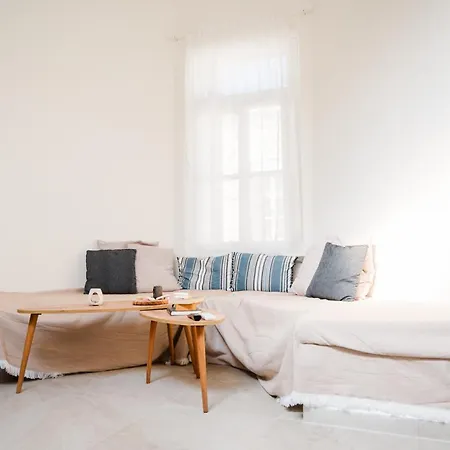 Alcestis Apartamento